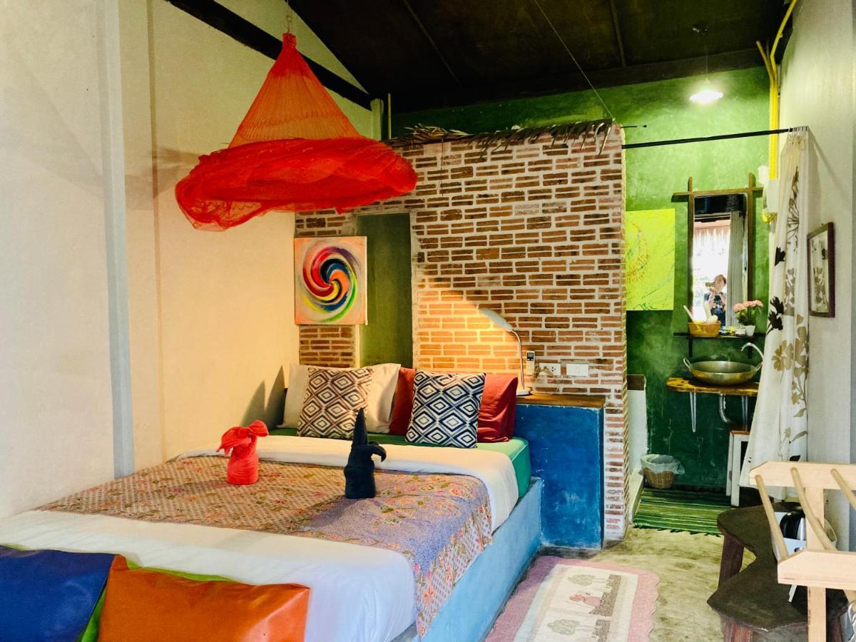 Artist'S Place Trat Bagian luar foto