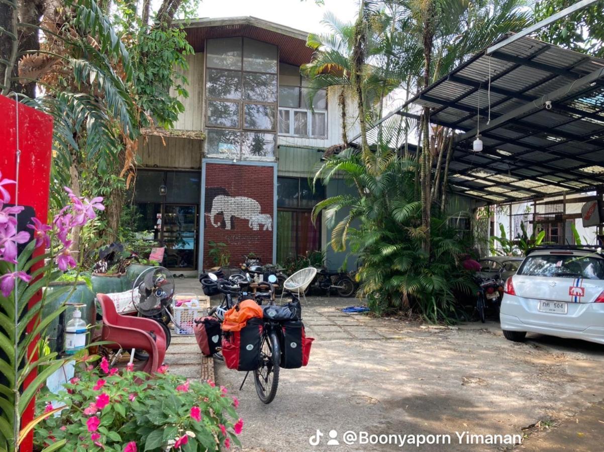 Artist'S Place Trat Bagian luar foto