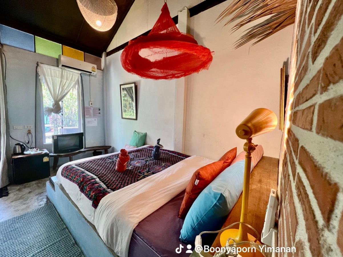 Artist'S Place Trat Bagian luar foto