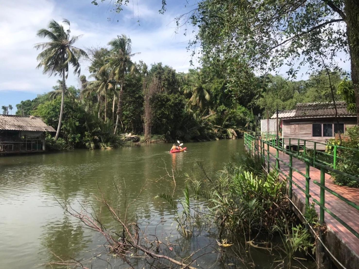 Artist'S Place Trat Bagian luar foto