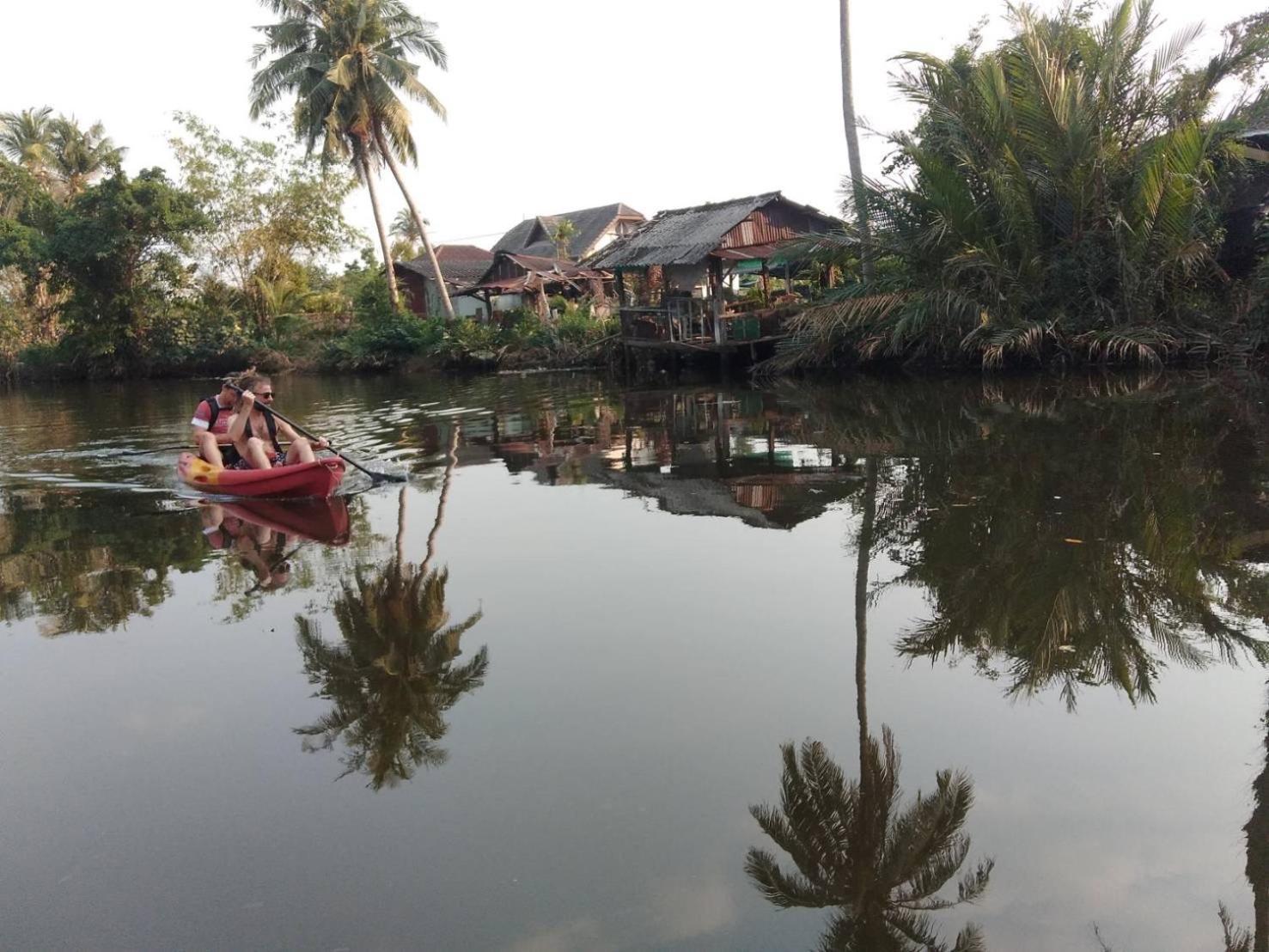 Artist'S Place Trat Bagian luar foto