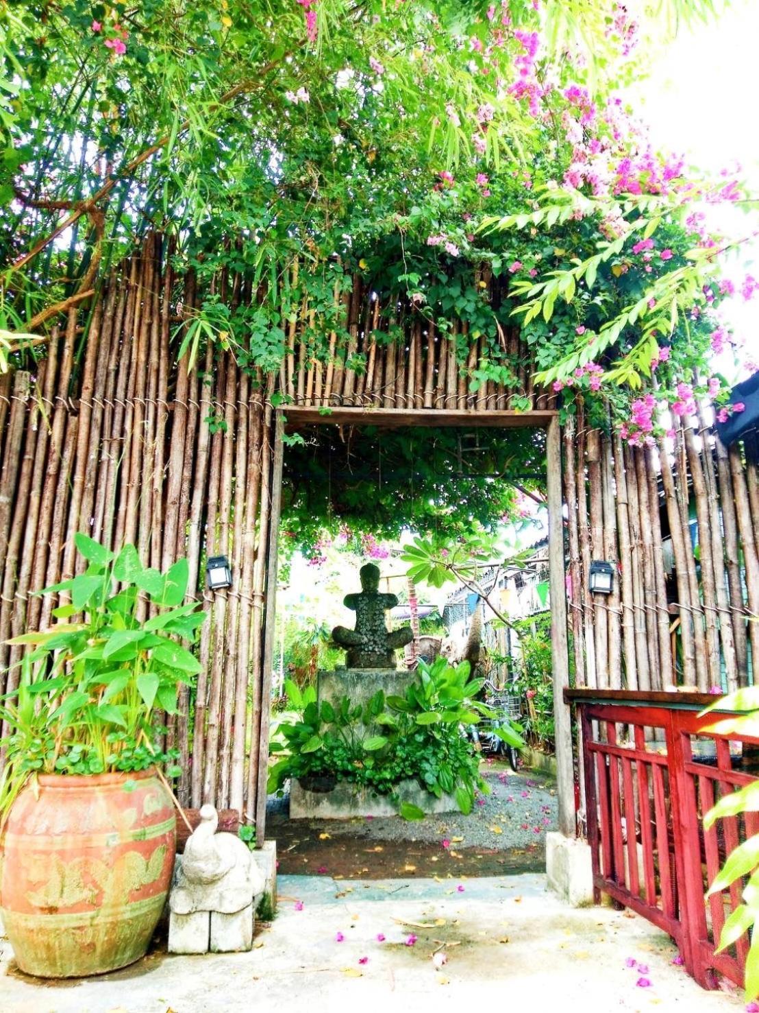 Artist'S Place Trat Bagian luar foto