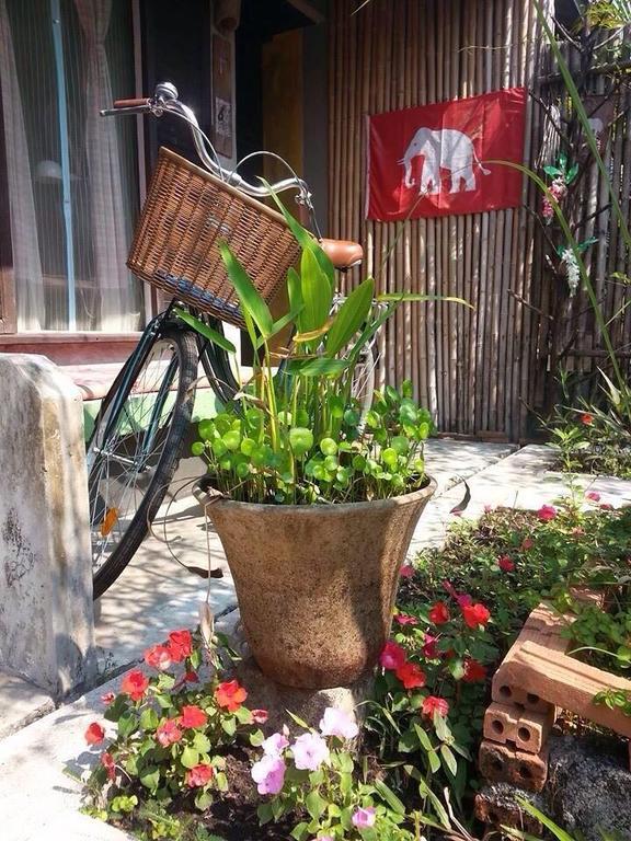 Artist'S Place Trat Bagian luar foto