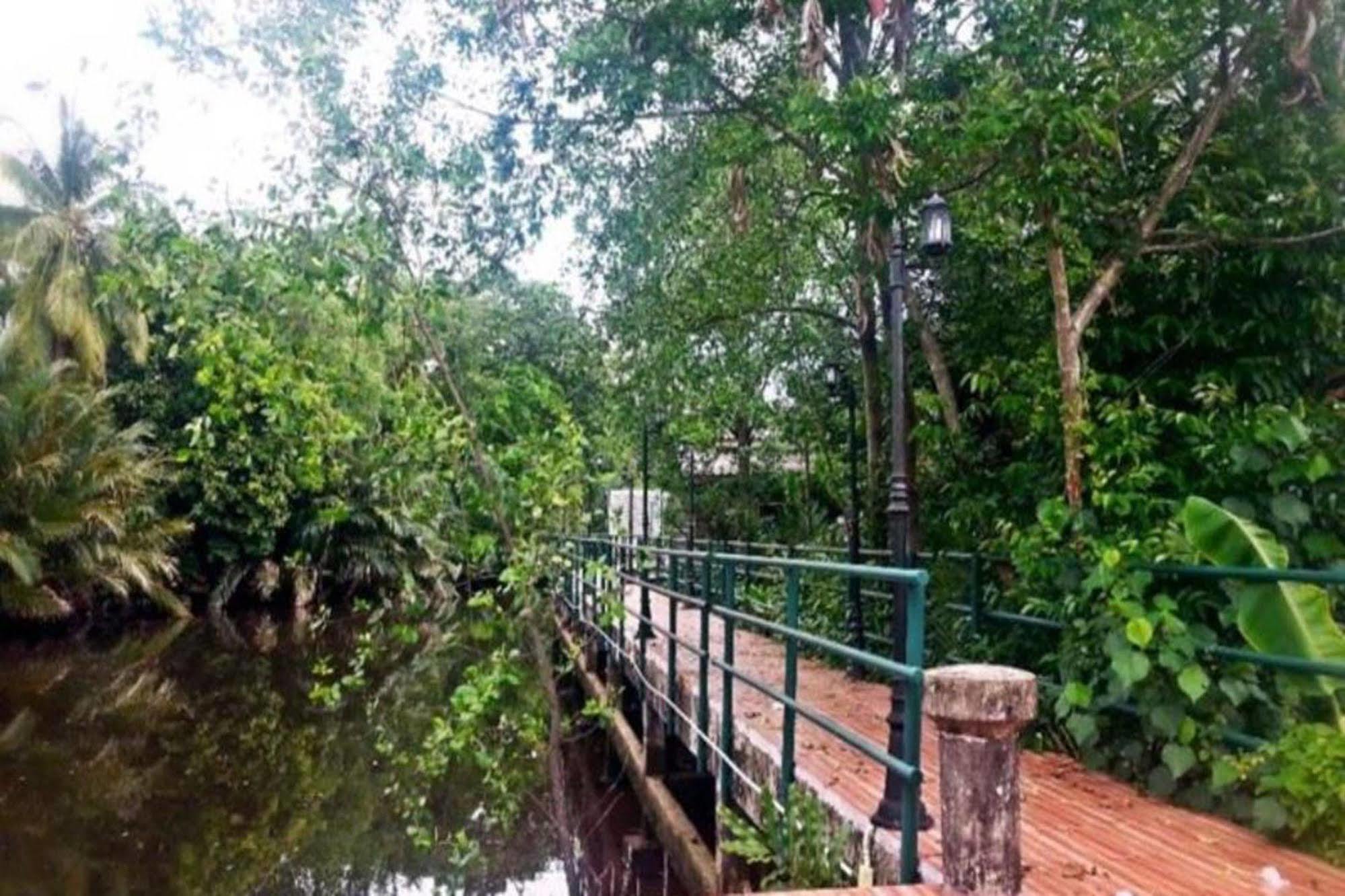 Artist'S Place Trat Bagian luar foto