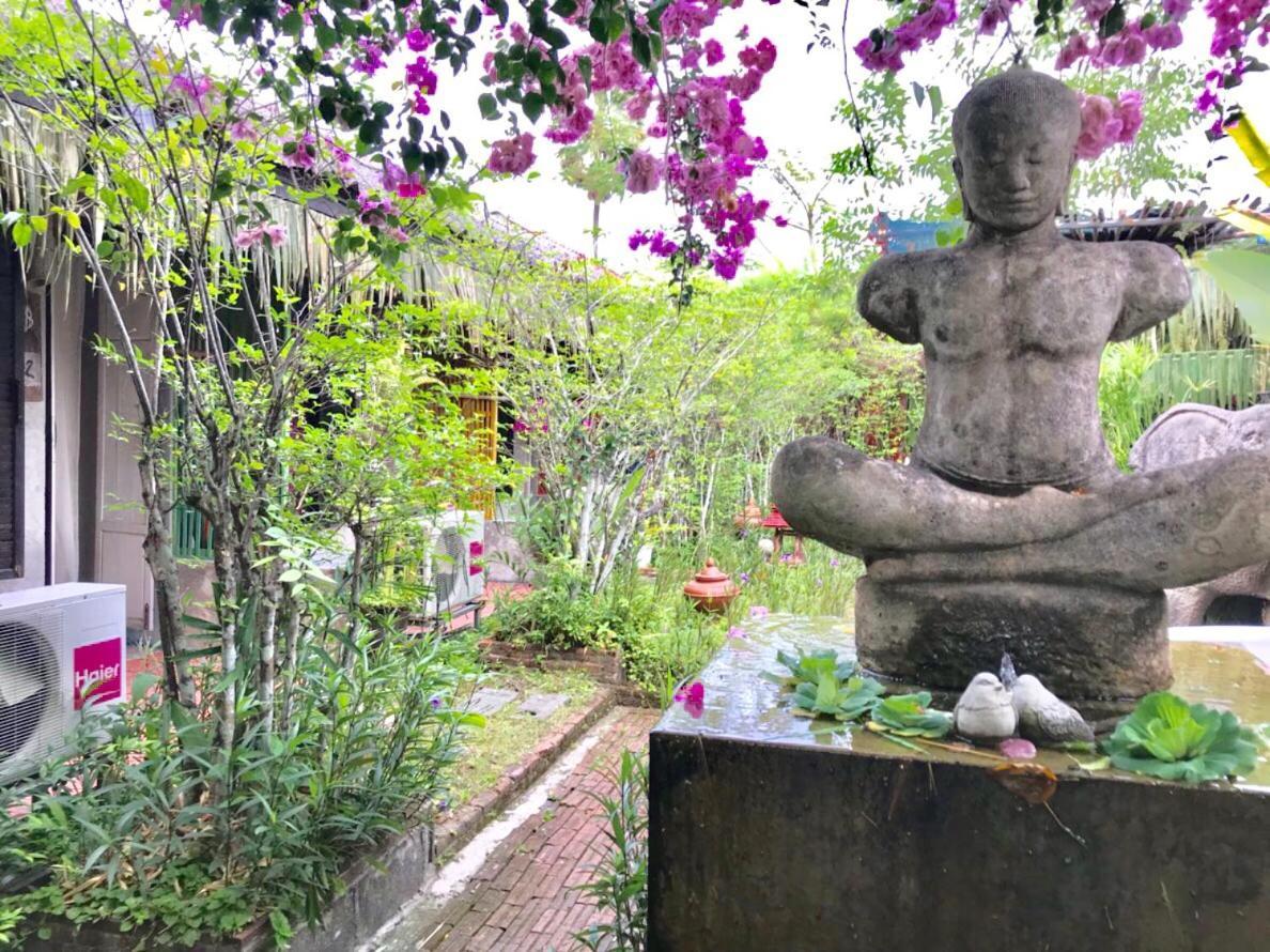 Artist'S Place Trat Bagian luar foto