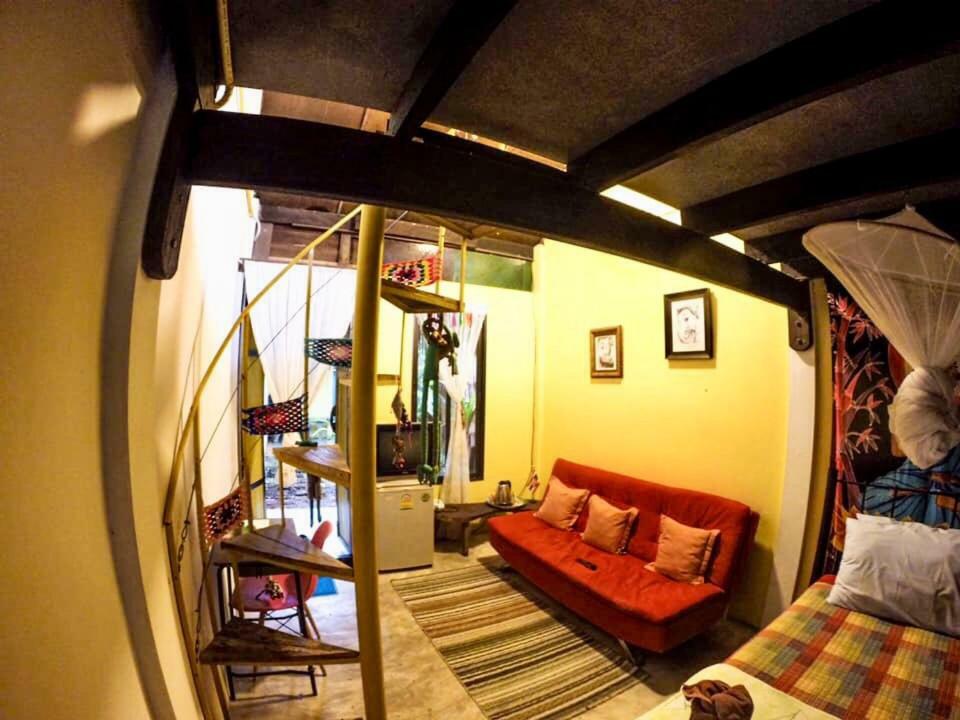 Artist'S Place Trat Bagian luar foto